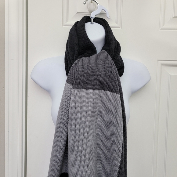 Ann Taylor 100% Extra Fine Merino Wool Colorblock Large Scarf Shawl Wrap - Picture 3 of 6